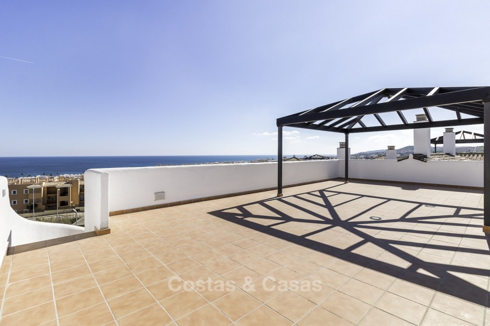 Nuevos apartamentos en primera línea de golf en venta, listos para mudarse, con vistas al mar y a pie de playa – Casares – Costa del Sol 11129