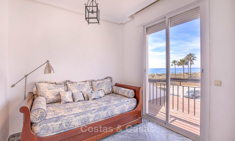 Amplio chalet adosado con magníficas vistas al mar en venta, en un prestigioso complejo frente a la playa - Este de Marbella 10047