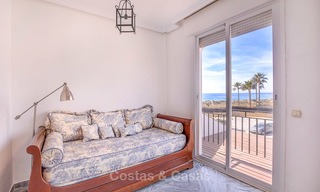 Amplio chalet adosado con magníficas vistas al mar en venta, en un prestigioso complejo frente a la playa - Este de Marbella 10047 