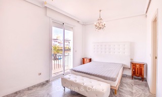Amplio chalet adosado con magníficas vistas al mar en venta, en un prestigioso complejo frente a la playa - Este de Marbella 10049 