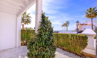 Amplio chalet adosado con magníficas vistas al mar en venta, en un prestigioso complejo frente a la playa - Este de Marbella 10052 