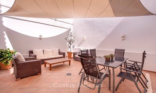 Amplio chalet adosado con magníficas vistas al mar en venta, en un prestigioso complejo frente a la playa - Este de Marbella 10053 