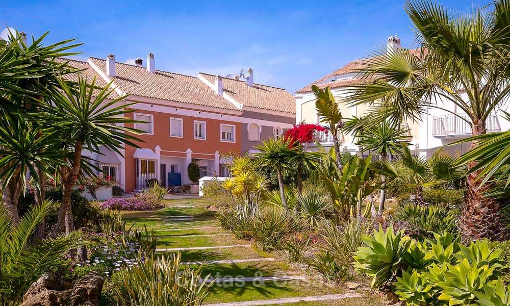 Amplio chalet adosado con magníficas vistas al mar en venta, en un prestigioso complejo frente a la playa - Este de Marbella 10064
