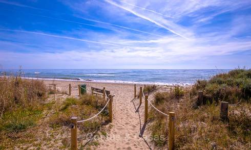 Amplio chalet adosado con magníficas vistas al mar en venta, en un prestigioso complejo frente a la playa - Este de Marbella 10068