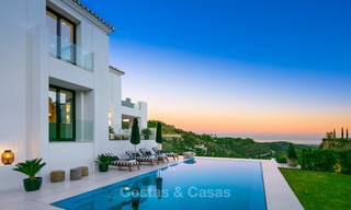 Magnífica villa totalmente reformada con magníficas vistas al mar en venta en El Madroñal - Benahavis - Marbella 10092 