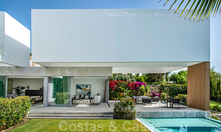 Villa de lujo contemporánea a estrenar con vistas panorámicas al mar en venta, en un exclusivo resort de golf en Benahavis - Marbella 26521 