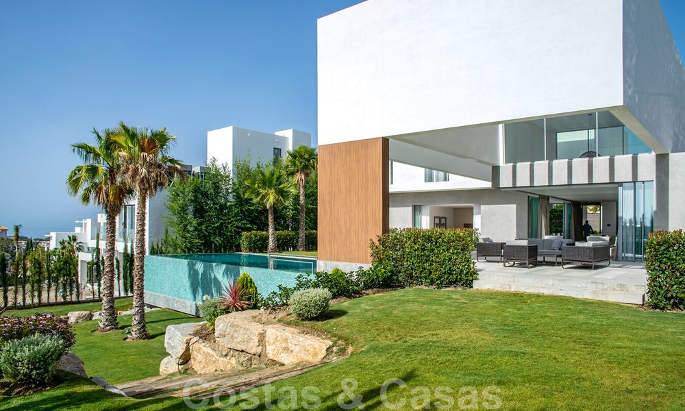 Villa de lujo contemporánea a estrenar con vistas panorámicas al mar en venta, en un exclusivo resort de golf en Benahavis - Marbella 26524