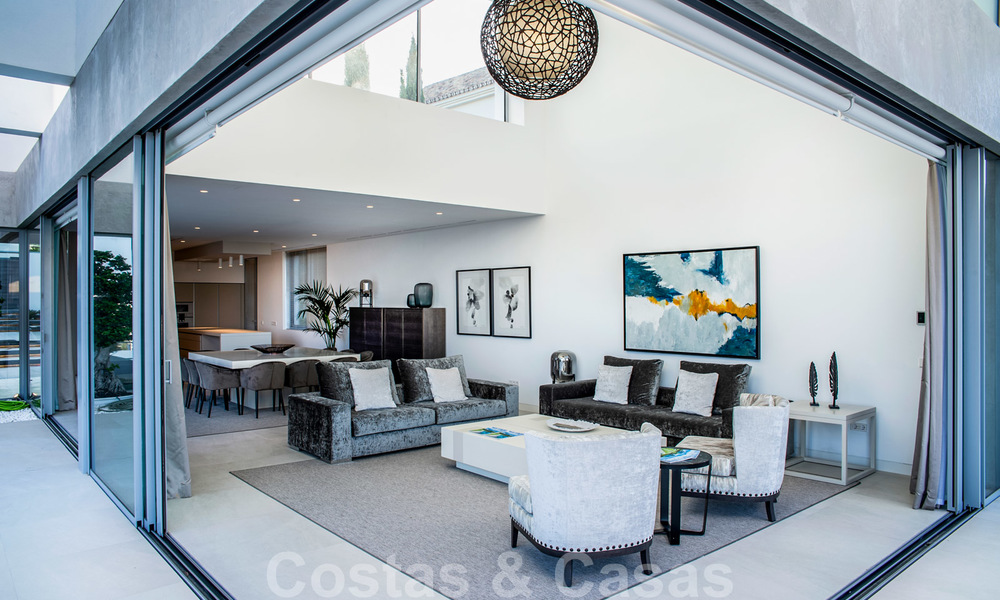 Villa de lujo contemporánea a estrenar con vistas panorámicas al mar en venta, en un exclusivo resort de golf en Benahavis - Marbella 26540