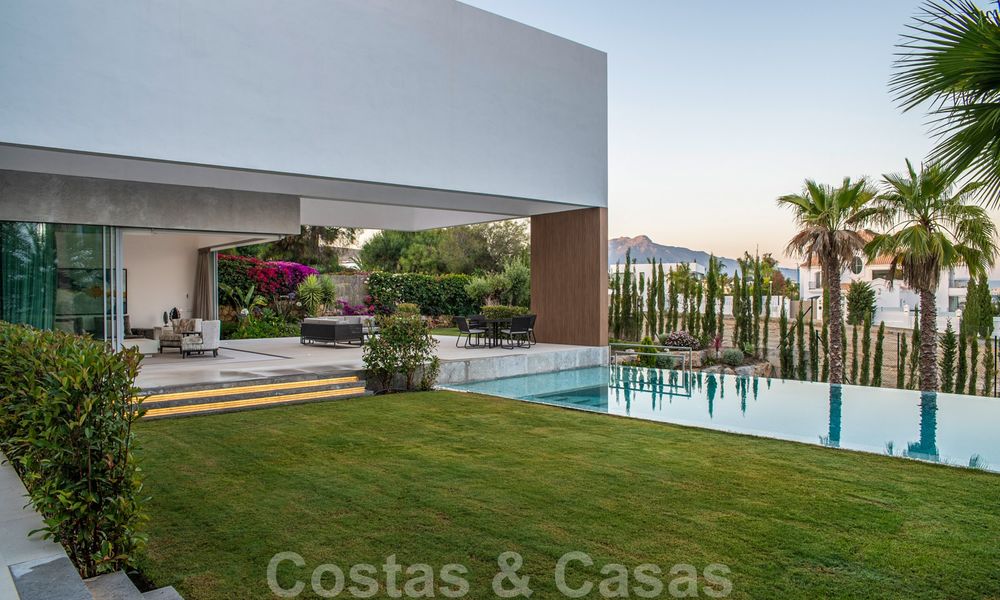 Villa de lujo contemporánea a estrenar con vistas panorámicas al mar en venta, en un exclusivo resort de golf en Benahavis - Marbella 26548