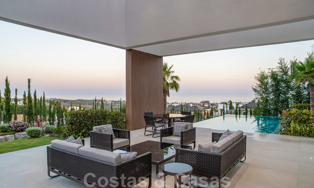 Villa de lujo contemporánea a estrenar con vistas panorámicas al mar en venta, en un exclusivo resort de golf en Benahavis - Marbella 26550