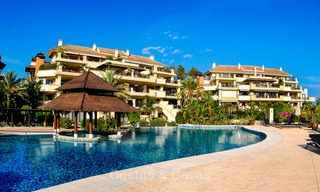 Espectacular apartamento dúplex en primera línea de playa en venta, en un extraordinario complejo - Puerto Banús - Marbella 10227 