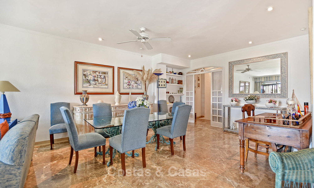 Encantador apartamento dúplex en planta baja muy espacioso en venta, primera línea de playa – Cabopino - Este de Marbella 10230