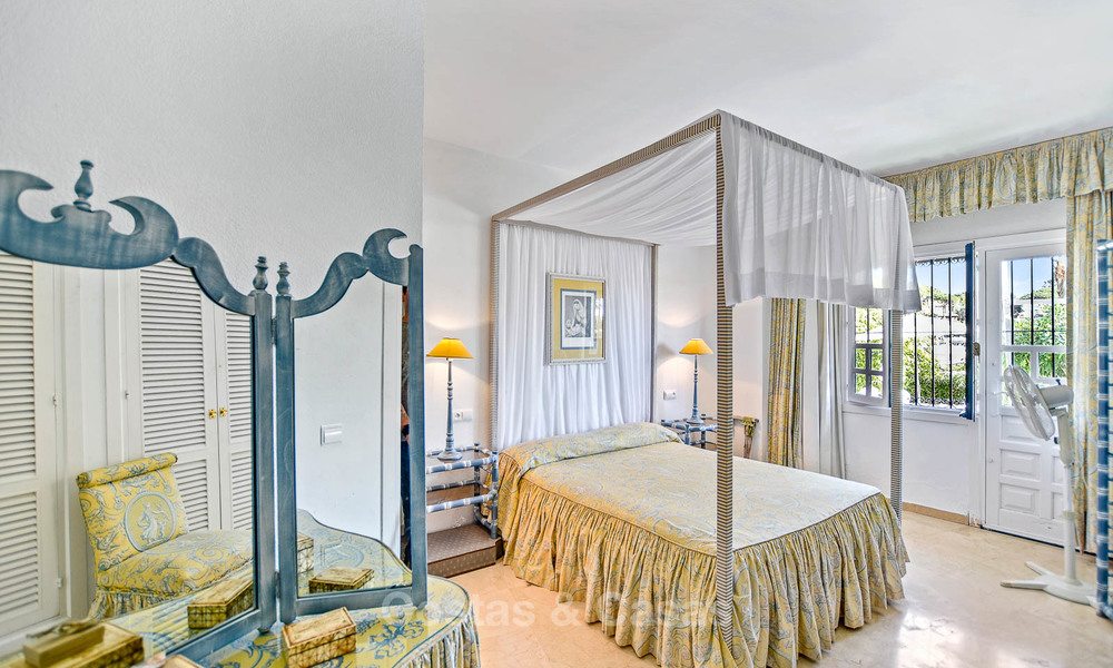 Encantador apartamento dúplex en planta baja muy espacioso en venta, primera línea de playa – Cabopino - Este de Marbella 10236