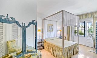 Encantador apartamento dúplex en planta baja muy espacioso en venta, primera línea de playa – Cabopino - Este de Marbella 10236 