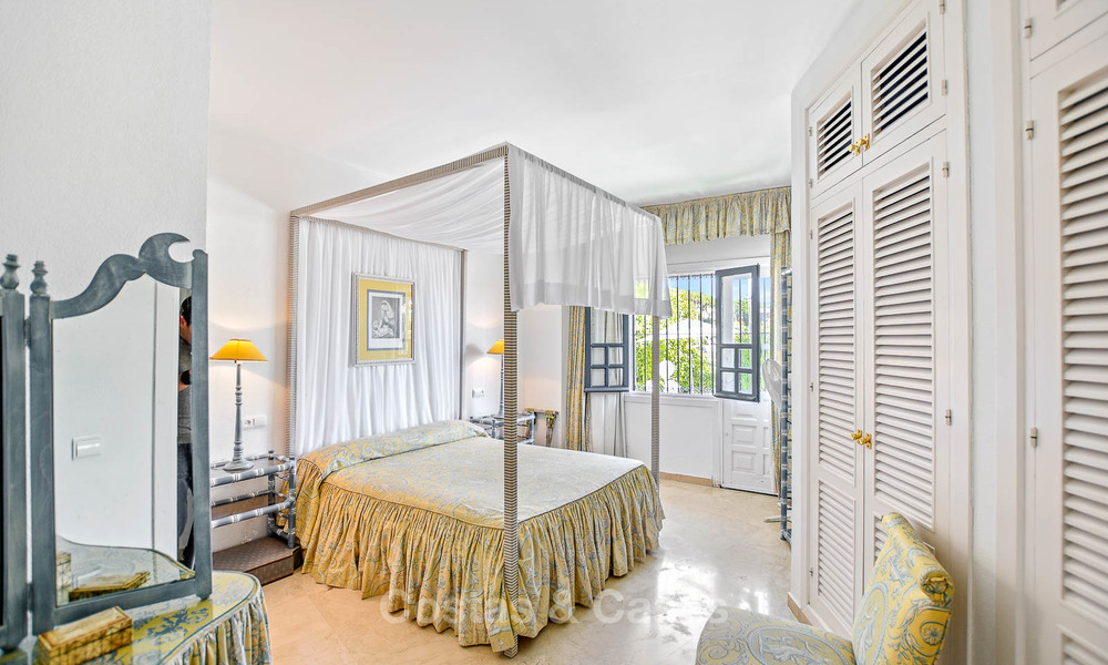 Encantador apartamento dúplex en planta baja muy espacioso en venta, primera línea de playa – Cabopino - Este de Marbella 10237