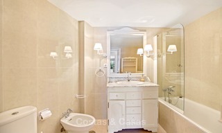 Encantador apartamento dúplex en planta baja muy espacioso en venta, primera línea de playa – Cabopino - Este de Marbella 10242 