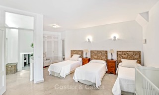 Encantador apartamento dúplex en planta baja muy espacioso en venta, primera línea de playa – Cabopino - Este de Marbella 10243 