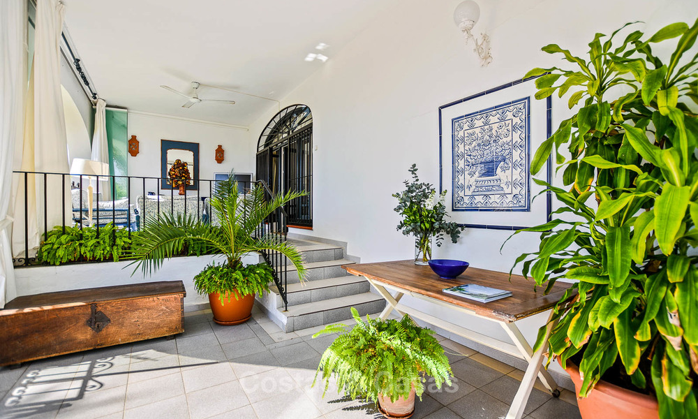 Encantador apartamento dúplex en planta baja muy espacioso en venta, primera línea de playa – Cabopino - Este de Marbella 10256