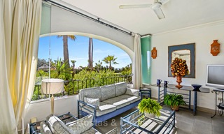 Encantador apartamento dúplex en planta baja muy espacioso en venta, primera línea de playa – Cabopino - Este de Marbella 10258 