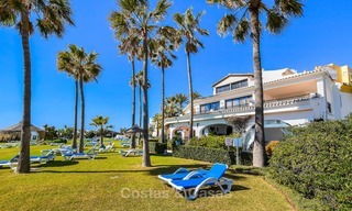 Encantador apartamento dúplex en planta baja muy espacioso en venta, primera línea de playa – Cabopino - Este de Marbella 10264 