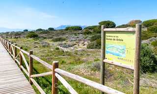 Encantador apartamento dúplex en planta baja muy espacioso en venta, primera línea de playa – Cabopino - Este de Marbella 10274 