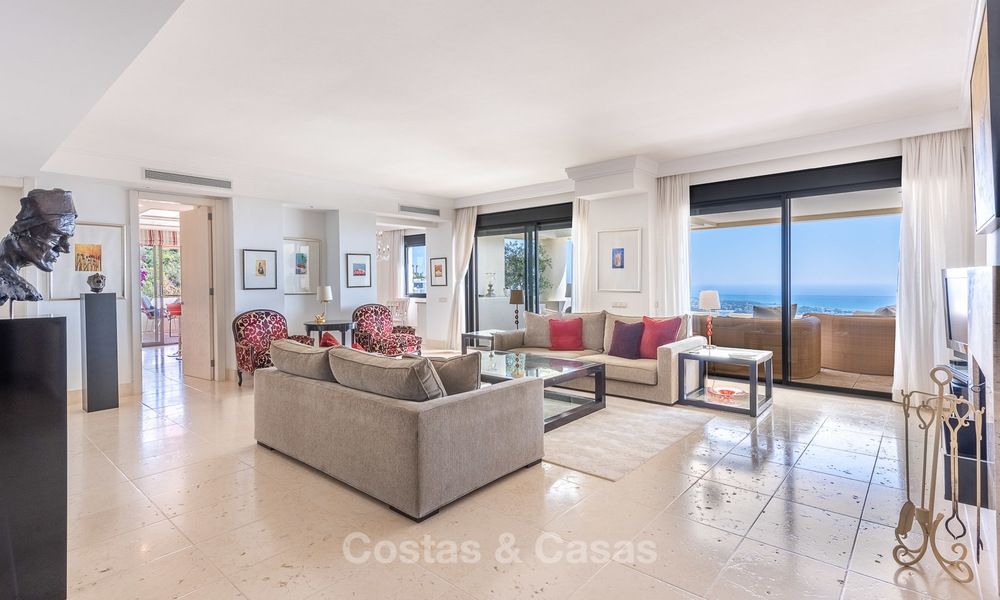 Impresionante y lujoso ático moderno con vistas panorámicas al mar en venta, Marbella Este - Marbella 10282