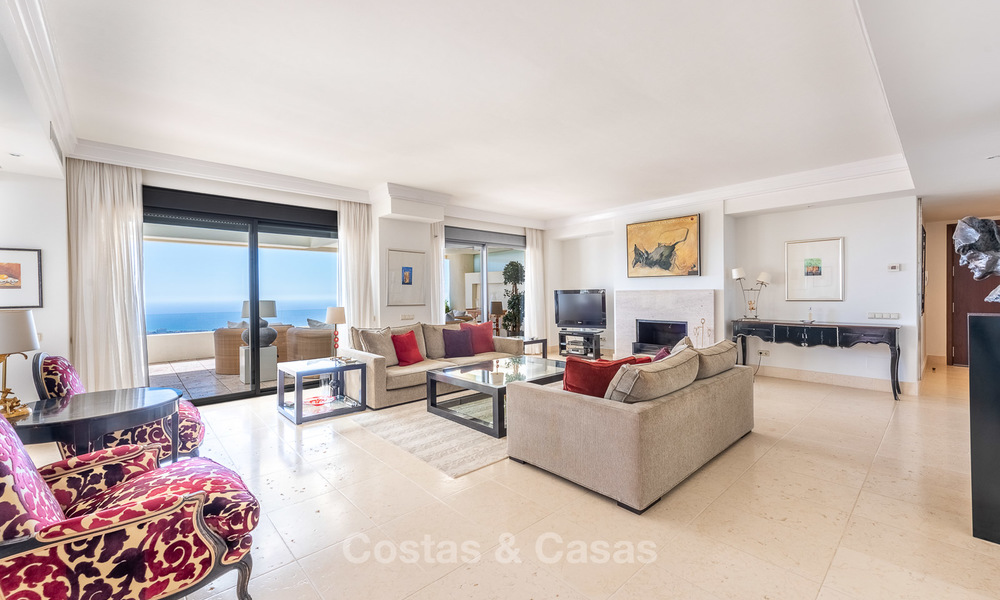 Impresionante y lujoso ático moderno con vistas panorámicas al mar en venta, Marbella Este - Marbella 10285