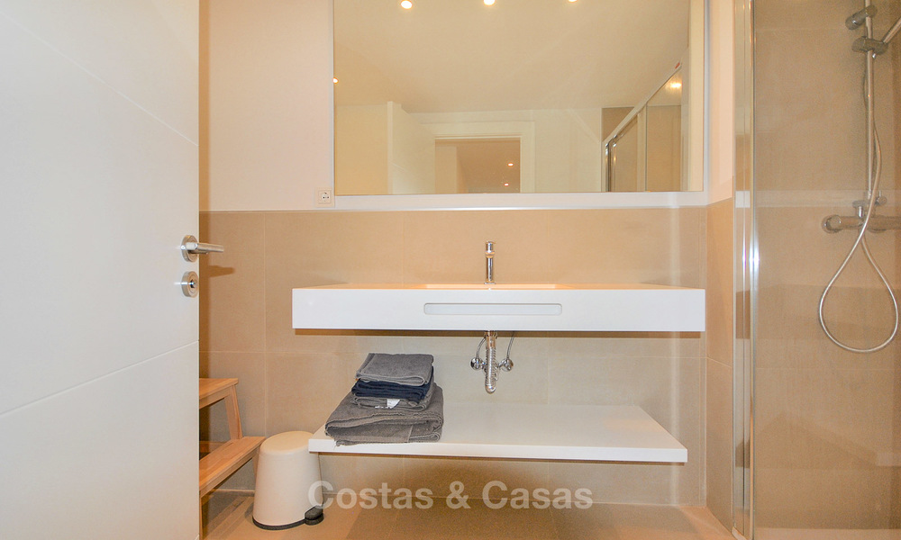 Apartamento recién reformado con vistas al mar en venta, a poca distancia de la playa y de los servicios - Nueva Andalucía - Marbella 10316