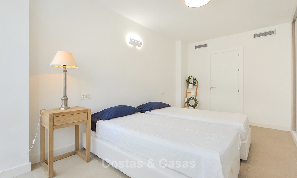 Apartamento recién reformado con vistas al mar en venta, a poca distancia de la playa y de los servicios - Nueva Andalucía - Marbella 10320