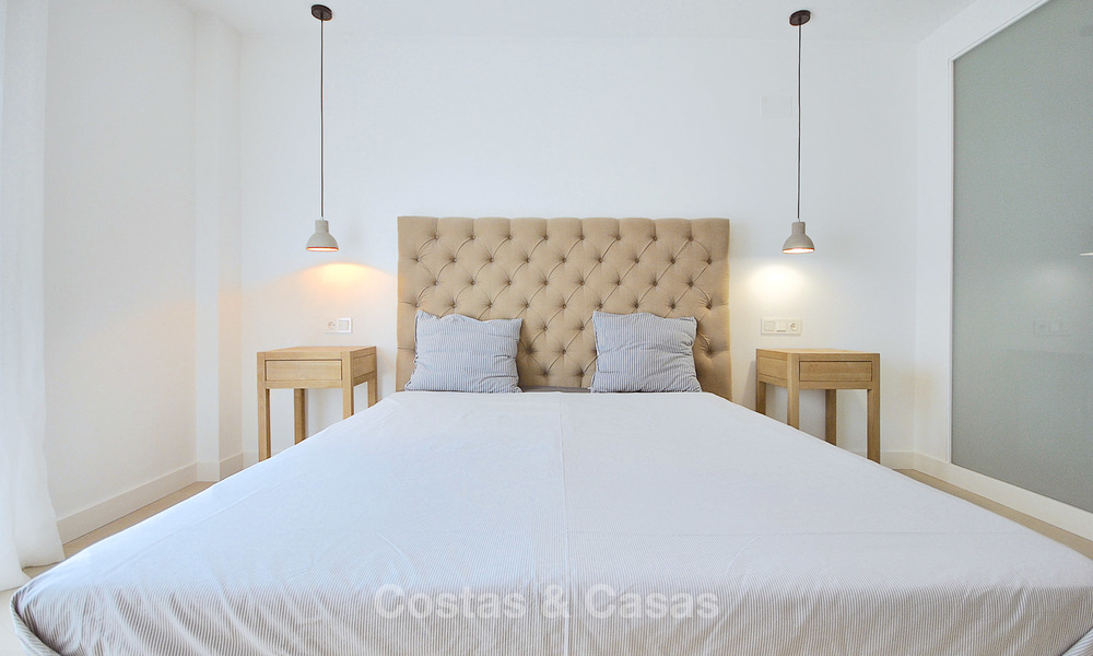 Apartamento recién reformado con vistas al mar en venta, a poca distancia de la playa y de los servicios - Nueva Andalucía - Marbella 10322