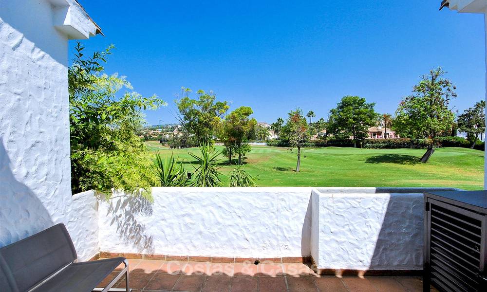 Adorable adosado totalmente reformado en primera línea de golf en venta en el Valle del Golf de Nueva Andalucia - Marbella 10472