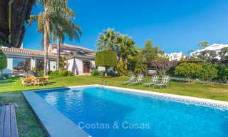 Villa de estilo andaluz en una exclusiva urbanización de golf en venta, muy cerca de las instalaciones - Valle del Golf - Nueva Andalucía - Marbella 10488 