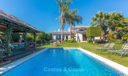 Villa de estilo andaluz en una exclusiva urbanización de golf en venta, muy cerca de las instalaciones - Valle del Golf - Nueva Andalucía - Marbella 10489