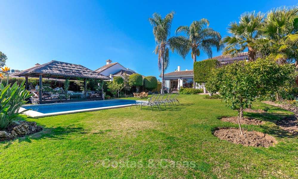 Villa de estilo andaluz en una exclusiva urbanización de golf en venta, muy cerca de las instalaciones - Valle del Golf - Nueva Andalucía - Marbella 10490