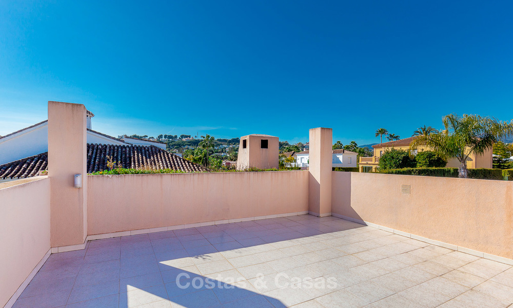 Villa de estilo andaluz en una exclusiva urbanización de golf en venta, muy cerca de las instalaciones - Valle del Golf - Nueva Andalucía - Marbella 10493
