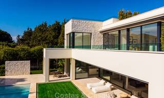 Se venden dos espectaculares villas contemporáneas de nueva construcción en la playa, listas para ser habitadas en Estepona Este - Marbella 10506 