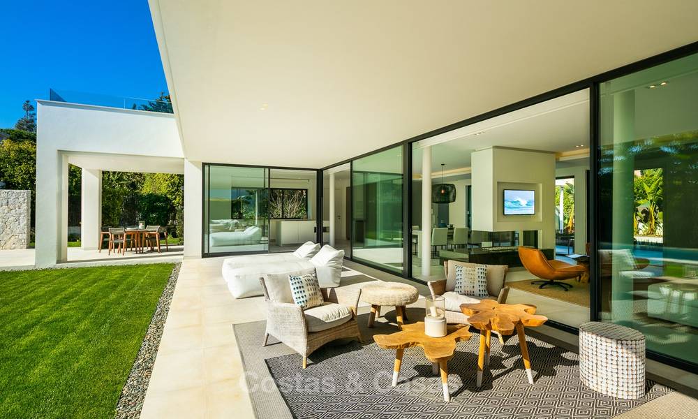 Se venden dos espectaculares villas contemporáneas de nueva construcción en la playa, listas para ser habitadas en Estepona Este - Marbella 10511