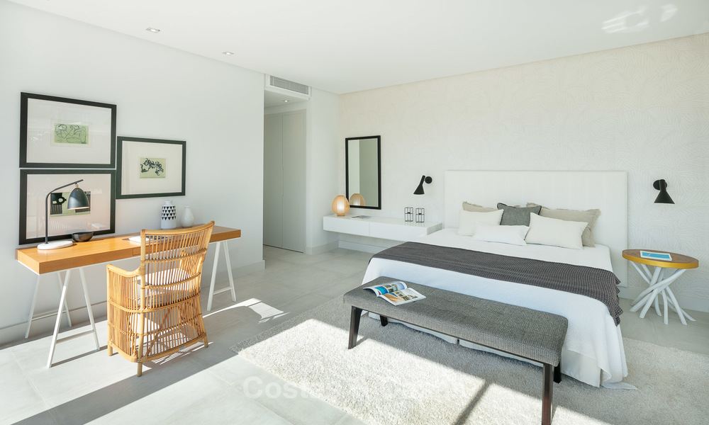 Se venden dos espectaculares villas contemporáneas de nueva construcción en la playa, listas para ser habitadas en Estepona Este - Marbella 10519