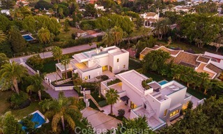 Se venden dos espectaculares villas contemporáneas de nueva construcción en la playa, listas para ser habitadas en Estepona Este - Marbella 10521 