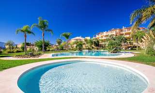 Ático de lujo con vistas panorámicas al mar y a la montaña en venta en Benahavis - Marbella 10545 