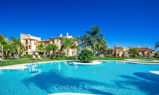 Ático de lujo en esquina con vistas panorámicas al mar, golf y montaña en venta en Benahavis - Marbella 10555 
