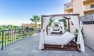 Ático de lujo en esquina con vistas panorámicas al mar, golf y montaña en venta en Benahavis - Marbella 10559 