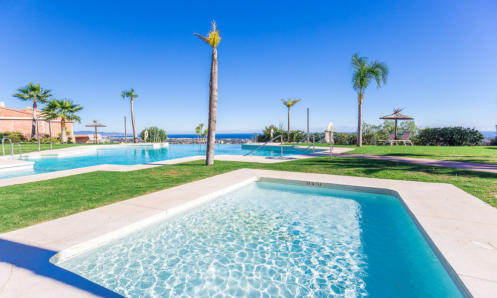 Ático de lujo en esquina con vistas panorámicas al mar, golf y montaña en venta en Benahavis - Marbella 10562