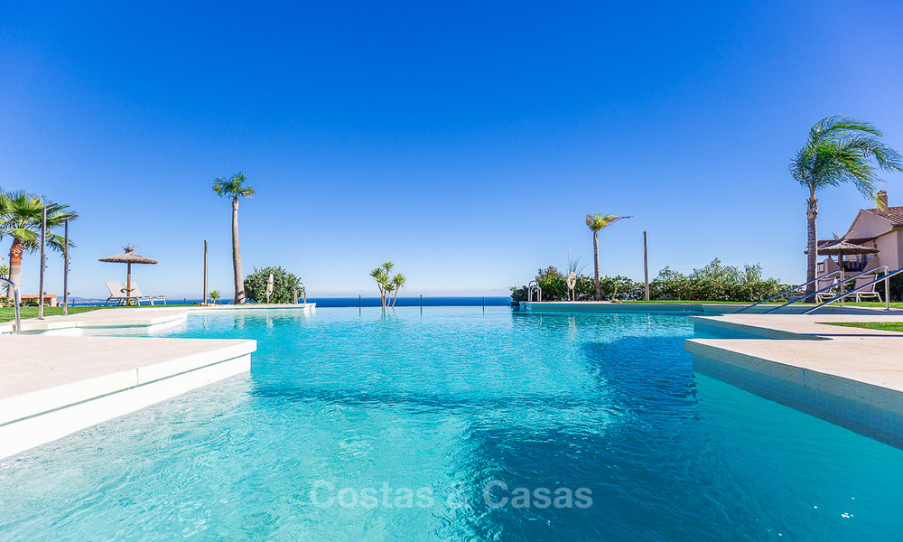 Ático de lujo en esquina con vistas panorámicas al mar, golf y montaña en venta en Benahavis - Marbella 10563