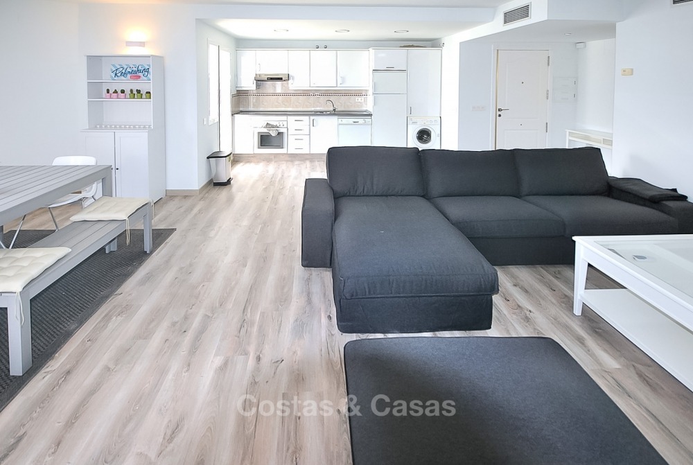 Apartamento convenientemente situado en una popular urbanización en venta, a poca distancia de Puerto Banús y de la playa - Nueva Andalucia - Marbella 10610