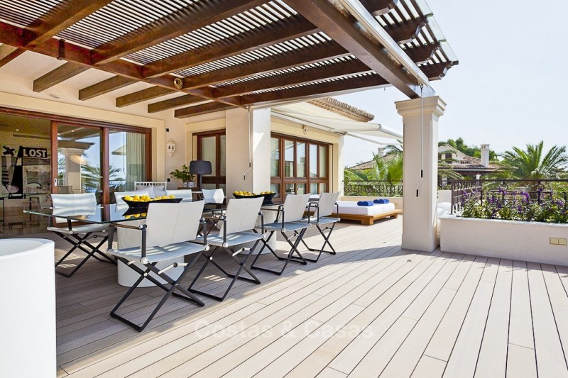 Exclusivo ático de primera línea de playa con vistas al mar en venta en Los Monteros - Marbella 10661 