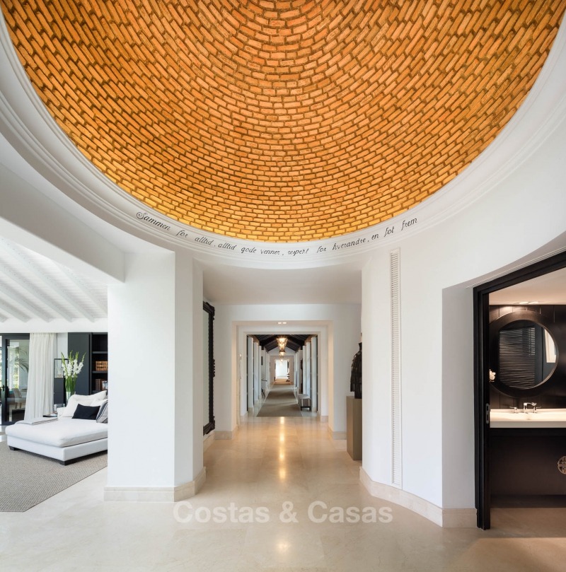 Villa palaciega en primera línea de golf en venta en Las Brisas Golf - Nueva Andalucia - Marbella 10866 