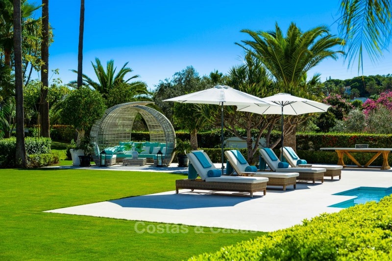 Villa palaciega en primera línea de golf en venta en Las Brisas Golf - Nueva Andalucia - Marbella 10870 