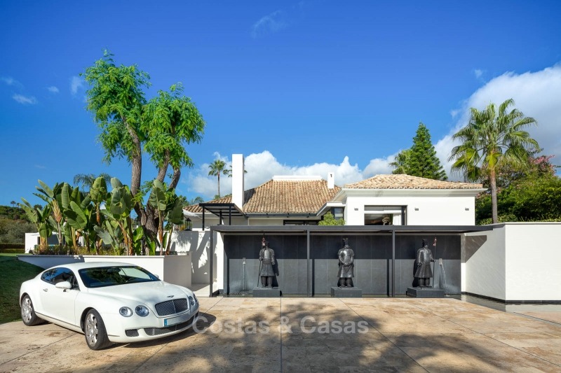 Villa palaciega en primera línea de golf en venta en Las Brisas Golf - Nueva Andalucia - Marbella 10879 