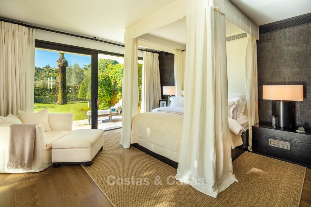 Villa palaciega en primera línea de golf en venta en Las Brisas Golf - Nueva Andalucia - Marbella 10883